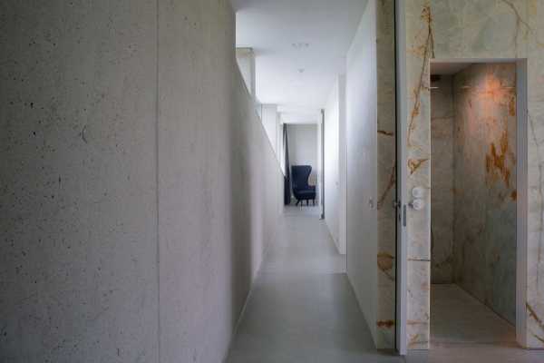 Минималистичная бетонная вилла с креативной планировкой