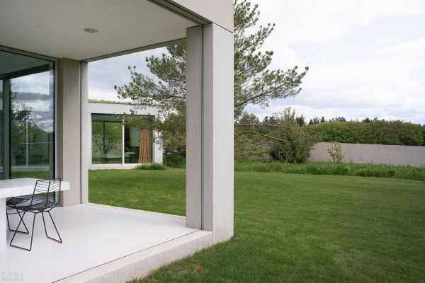 Минималистичная бетонная вилла с креативной планировкой